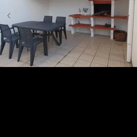 Casinha Res Do Chao Na Com Quintal E Barbecue Hébergement de vacances
