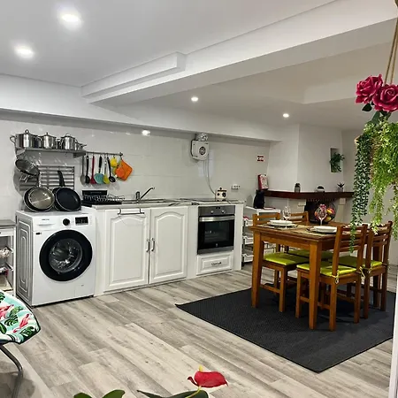 Casinha Res Do Chao Na Com Quintal E Barbecue Hébergement de vacances