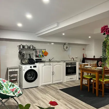 Casinha Res Do Chao Na Com Quintal E Barbecue *