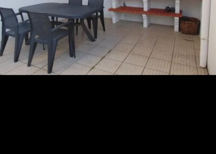 Casinha Res Do Chao Na Com Quintal E Barbecue Tatil Evi