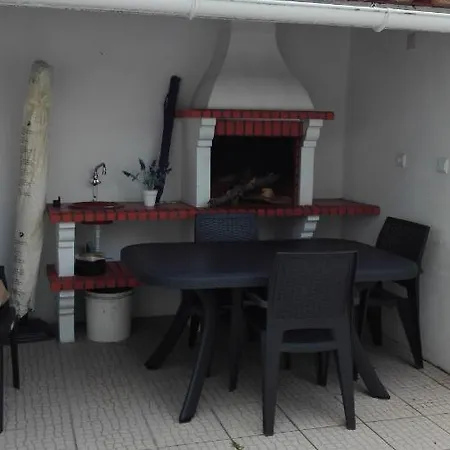 Σπίτι διακοπών Casinha Res Do Chao Na Com Quintal E Barbecue *