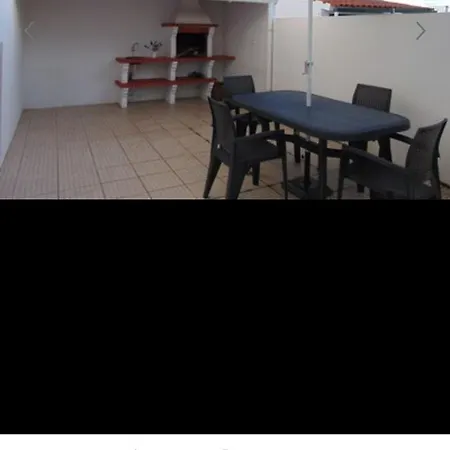 Casa de Férias Casinha Res Do Chao Na Com Quintal E Barbecue *