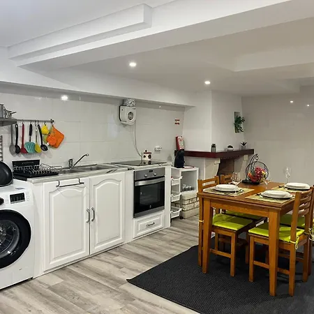 Casinha Res Do Chao Na Com Quintal E Barbecue Ναζαρέ